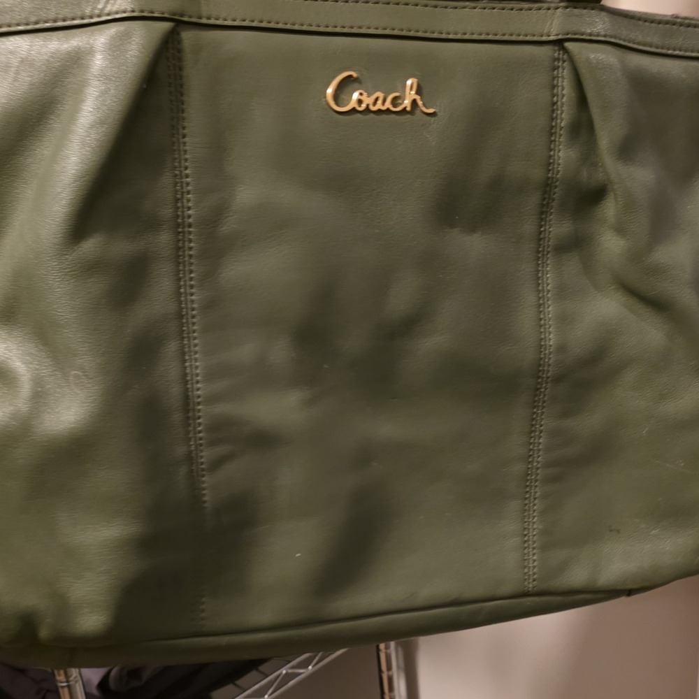 Coach Green Tote Logo Accent Zip Closure Inner Pockets Solid Pattern Women's